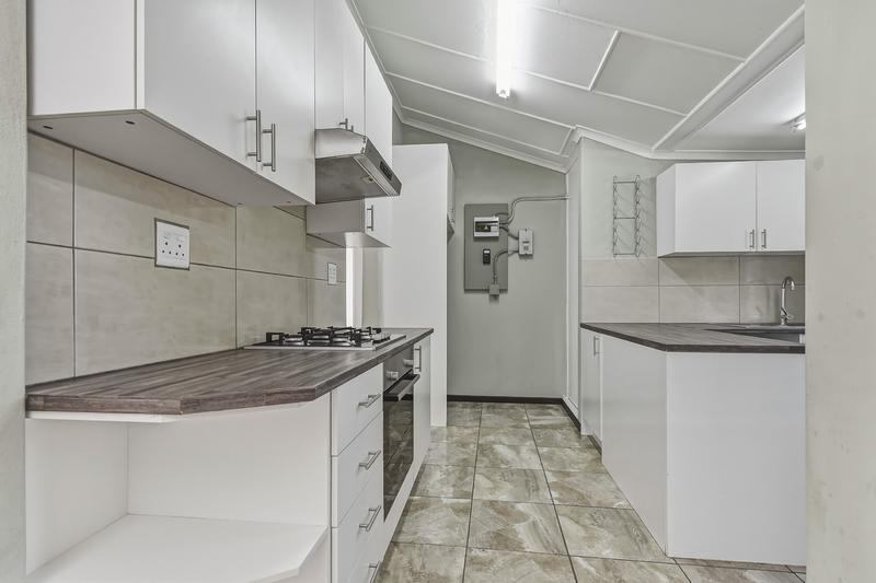 To Let 4 Bedroom Property for Rent in Lakeside Western Cape